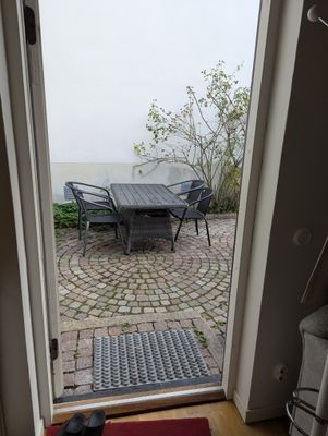 Hyr denna stuga i Visby på 25 m². 3-4 sängplatser. 6 000 - 16 800 kr per vecka. Se bilder och tillgänglighet här.