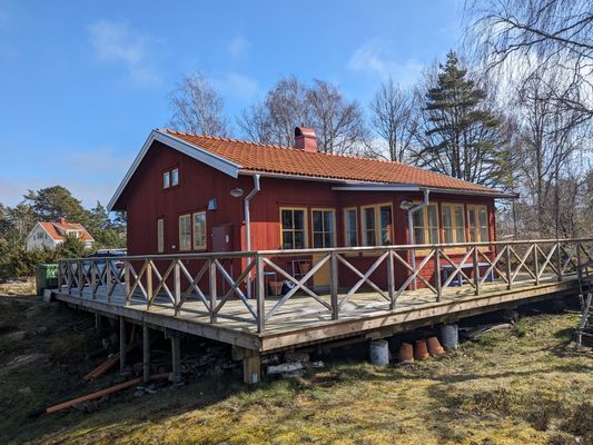 Modernt hus med sol hela dagen & nära salta bad