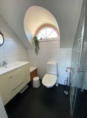 Stor villa med centralt avskilt läge i Borgholm - Bild 23