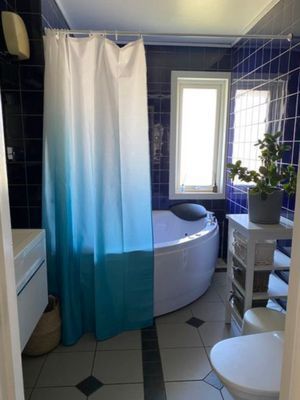 Stor villa med centralt avskilt läge i Borgholm - Bild 8