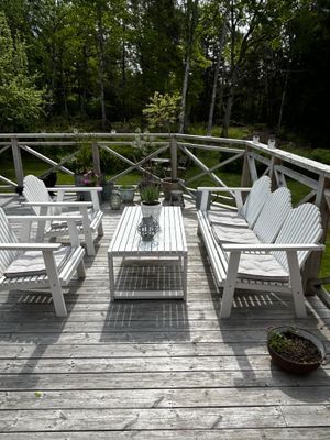 Underbar stuga nära skog, sjö och hav