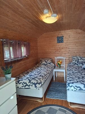 Stuga med egen sandstrand, bastu, brygga. - Bild 12