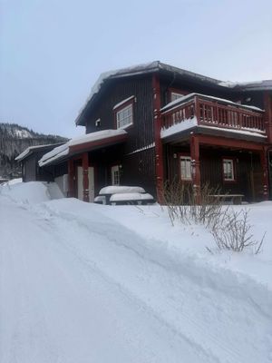 Hyr denna stuga i Duved på 62 m². 6-8 sängplatser. 4 500 - 13 000 kr per vecka. Se bilder och tillgänglighet här.