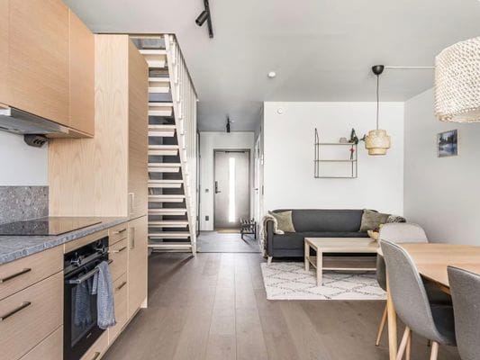 Hyr denna stuga i Funäsdalen på 132 m². 13-15 sängplatser. 14 900 - 39 900 kr per vecka. Se bilder och tillgänglighet här.