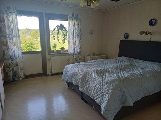 Sovrum med dubbelsäng