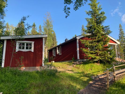 Hyr denna stuga i Järvsö på 78 m². 4-6 sängplatser. 7 500 - 8 800 kr per vecka. Se bilder och tillgänglighet här.