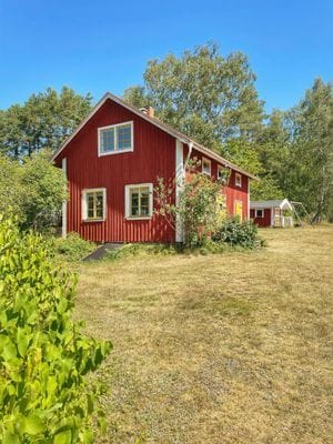 Idyllisk gård med sjötomt - Bild 10