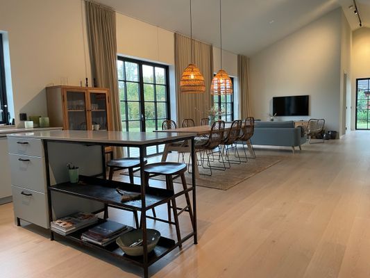 Hyr denna stuga i Ljugarn på 108 m². 6 sängplatser. 14 000 - 18 000 kr per vecka. Se bilder och tillgänglighet här.