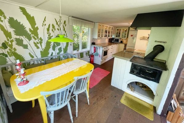 Idyllisk gård med sjötomt - Bild 12