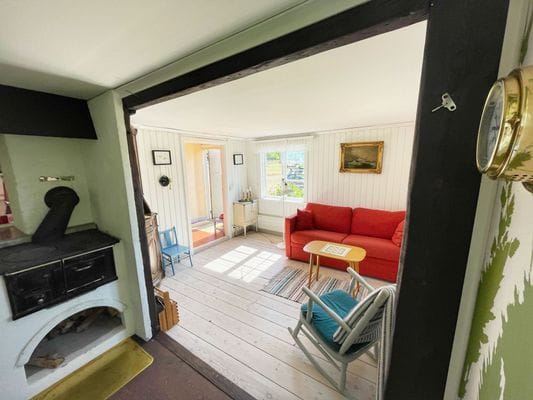 Idyllisk gård med sjötomt - Bild 11