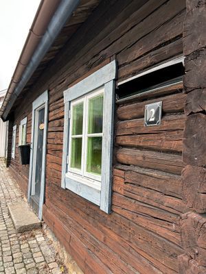 Hyr denna stuga i Strömstad på 40 m². 5-6 sängplatser. 1 800 - 2 800 kr per dag. Se bilder och tillgänglighet här.
