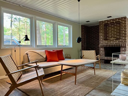 Hyr denna stuga i Yngsjö på 70 m². 5 sängplatser. 10 000 - 16 000 kr per vecka. Se bilder och tillgänglighet här.