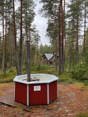 Semesterhus i avskilt läge med motorbåt badtunna - Bild 16