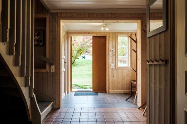 Hyr denna stuga i Edsåsdalen på 110 m². 8 sängplatser. 7 700 - 12 900 kr per vecka. Se bilder och tillgänglighet här.