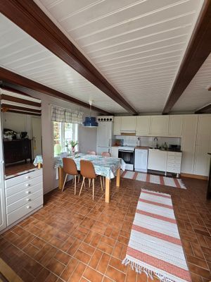 Hyr denna stuga i Sölvesborg på 60 m². 4 sängplatser. 4 200 - 5 200 kr per vecka. Se bilder och tillgänglighet här.