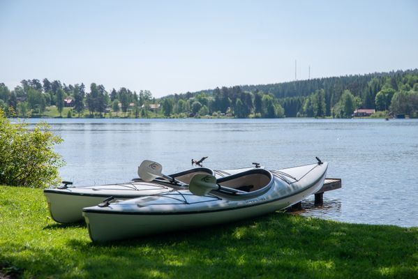 Hyr denna stuga i  på 15 m². 2-6 sängplatser. Från 2 700 kr per vecka. Se bilder och tillgänglighet här.