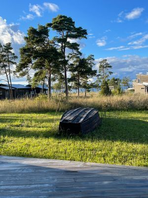 Hyr denna stuga i Fårösund på 132 m². 5 sängplatser. 13 500 - 15 500 kr per vecka. Se bilder och tillgänglighet här.