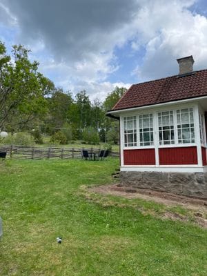Lantligt belägen stuga