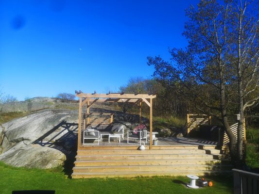 Hyr denna stuga i Donsö på 150 m². 8 sängplatser. Från 14 000 kr per vecka. Se bilder och tillgänglighet här.