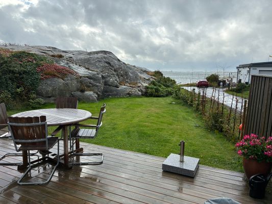 Hyr denna stuga i  på 45 m². 3-5 sängplatser. 7 000 - 10 000 kr per vecka. Se bilder och tillgänglighet här.