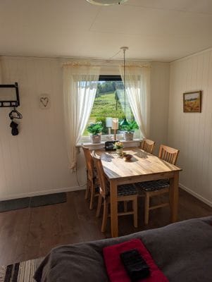 Hyr denna stuga i Laxsjö på 24 m². 2 sängplatser. Från 4 000 kr per vecka. Se bilder och tillgänglighet här.