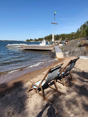 Hus med privat strand och brygga - Bild 8