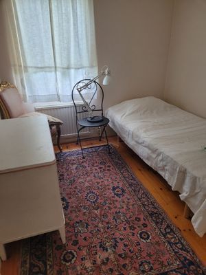 Trivsamt hus med plats för många nära havet - Bild 8