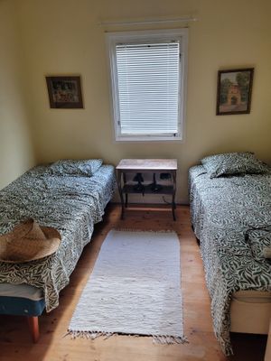 Trivsamt hus med plats för många nära havet - Bild 10