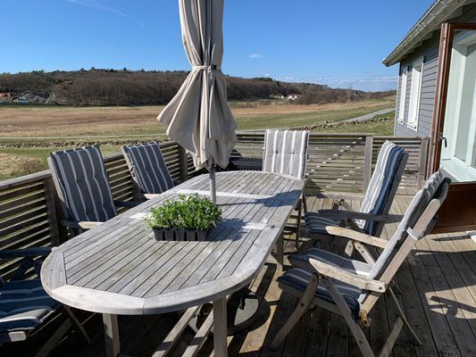 Hyr denna stuga i Hälleviksstrand på 130 m². 6-8 sängplatser. 7 500 - 9 500 kr per vecka. Se bilder och tillgänglighet här.