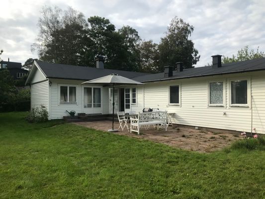 Trivsamt hus med plats för många nära havet - Bild 12