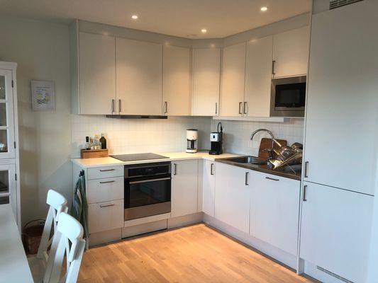 Parhus med tillgång till pool och tennisbana - Bild 10