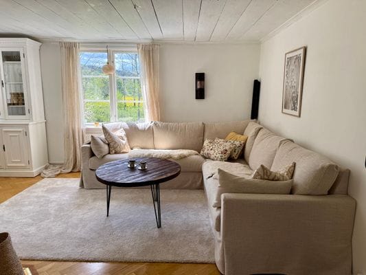 Oas på landet med bäck, damm och öppen spis - Bild 7