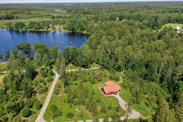 Sjöbacken Småland med sjöutsikt - Bild 15