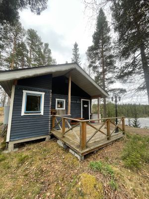 Hyr denna stuga i  på 24 m². 2 sängplatser. Från 6 000 kr per vecka. Se bilder och tillgänglighet här.