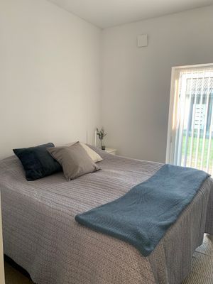 Hyr denna stuga i  på 130 m². 6-7 sängplatser. 18 000 - 22 000 kr per vecka. Se bilder och tillgänglighet här.