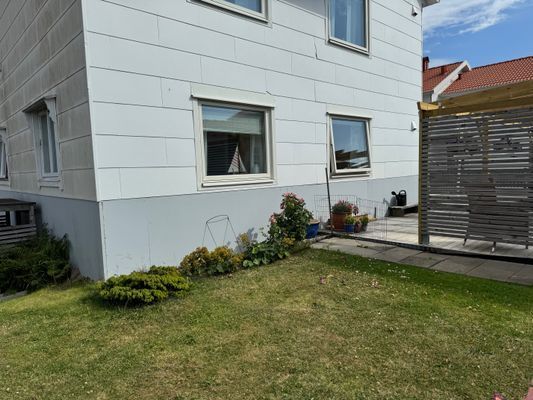 Hyr denna stuga i Sotenäs på 65 m². 4-5 sängplatser. 8 500 - 10 500 kr per vecka. Se bilder och tillgänglighet här.