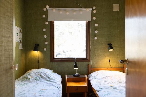 Högt läge med sjöutsikt, nära bad och aktiviteter - Bild 18