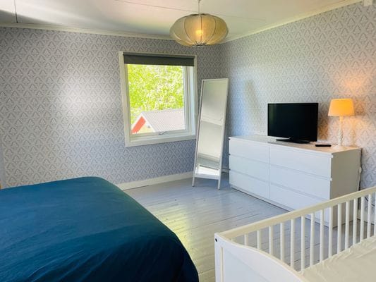 Sovrum 2 på övervåningen med en 160 säng
