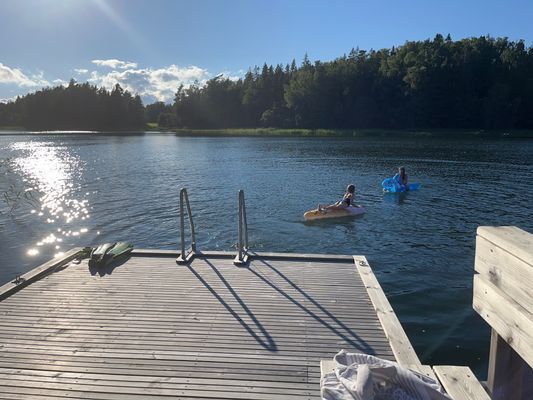 Mysigt fritidshus med egen brygga - Bild 22