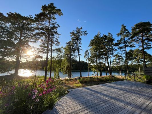 Mysigt fritidshus med egen brygga