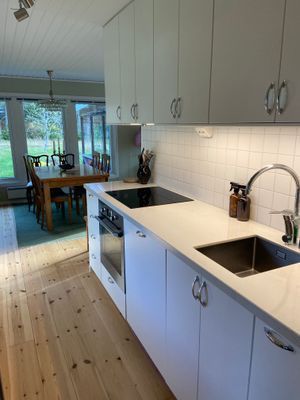 Mysigt fritidshus med egen brygga - Bild 24