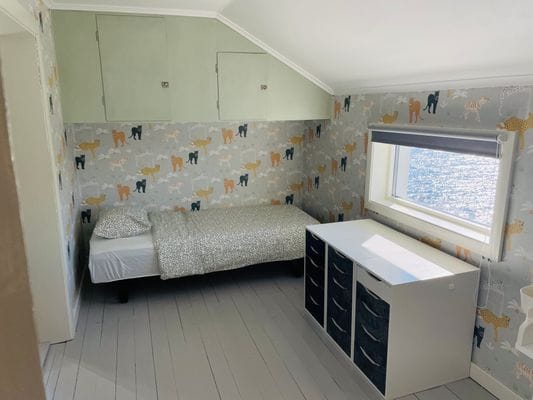 Sovrum 4 på övervåningen med en 90 säng