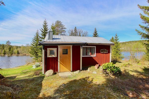 Hyr denna stuga i Ullånger på 65 m². 6 sängplatser. 4 000 - 5 000 kr per vecka. Se bilder och tillgänglighet här.