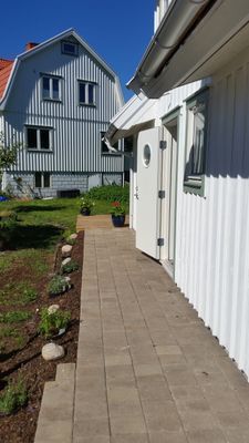 Hyr denna stuga i  på 32 m². 6 sängplatser. 6 000 - 7 000 kr per vecka. Se bilder och tillgänglighet här.