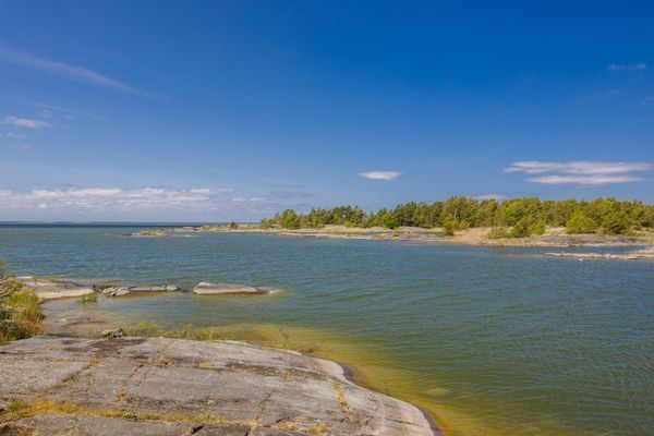 Vinterbonad stuga nära vatten, natur och golf - Bild 11