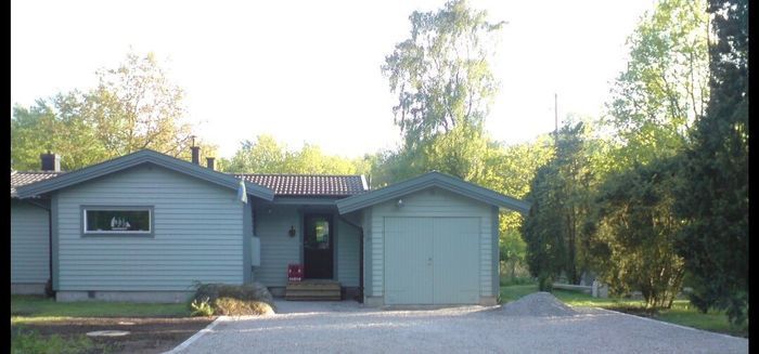 Hyr denna stuga i Hällevik på 100 m². 6-8 sängplatser. Från 10 200 kr per vecka. Se bilder och tillgänglighet här.