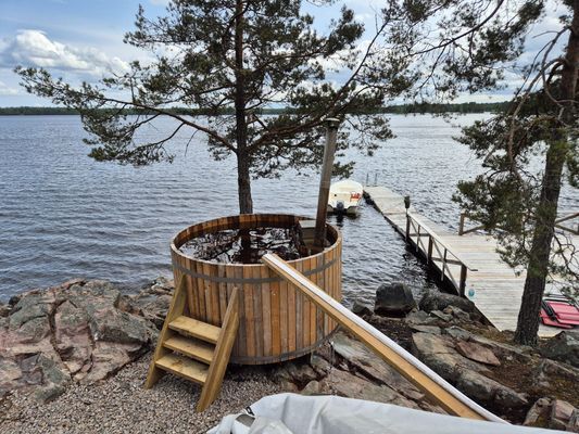 Bild 4 på Sommaridyll vid Sjö på egen ö. Magiskt utsikt!