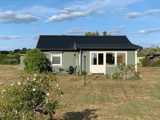 Fint läge med havsutsikt i Djupvik