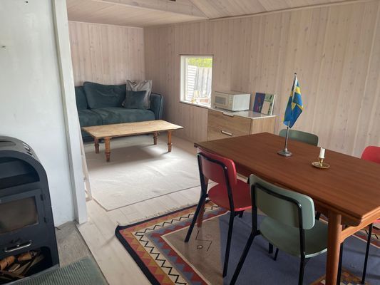 Litet hus med sjötomt och egen brygga i Mälaren - Bild 8