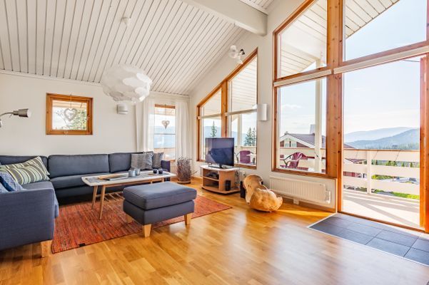 Hyr denna stuga i Åre på 115 m². 10 sängplatser. Från 20 000 kr per vecka. Se bilder och tillgänglighet här.